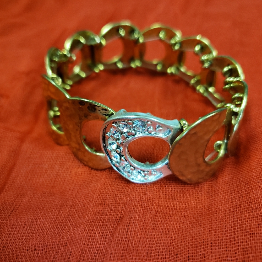 Lovely bracelet in gold and sparkling silver